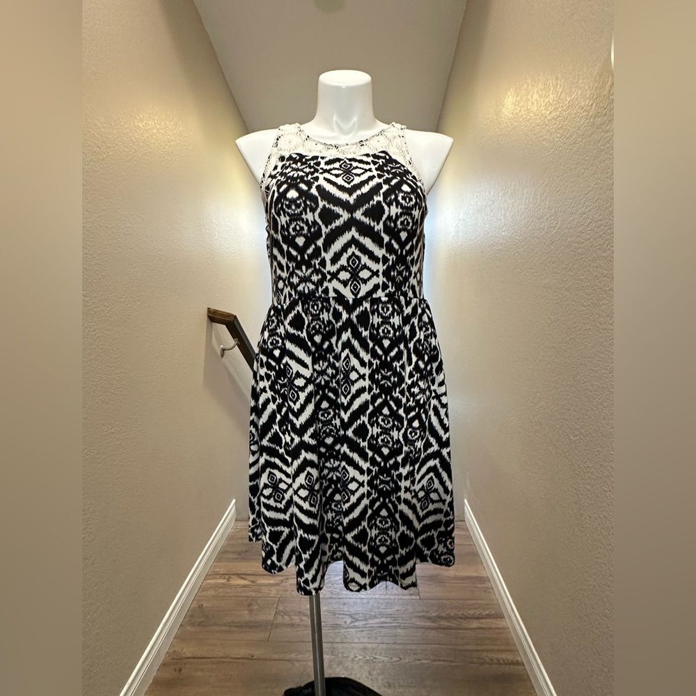 xhilaration XXL Woman’s Knit Dress with Lace Trim Black Cream